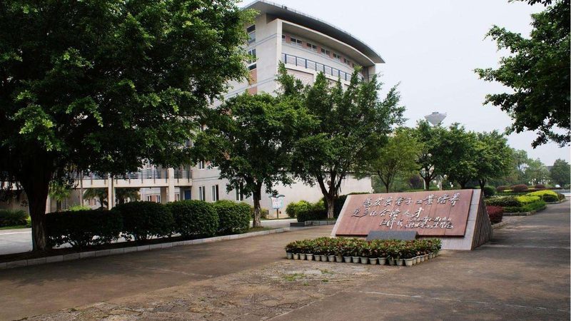 揭秘电子科技公司设备参数对比：优缺点解析